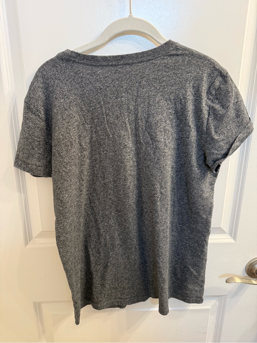 Roots women’s Grey Tee with Green Canada Beaver Logo - Picture 5 of 11